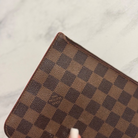 Louis Vuitton Neverfull MM Pochette in Damier Ebene in Excellent Condition - Picture 3 of 9